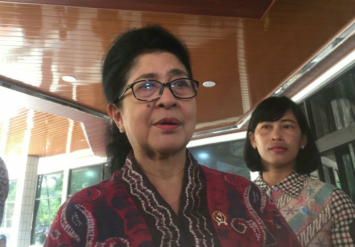 Menkes Nila Moeloek Sebut Menko Polhukam Wiranto Sudah Bisa Jalan