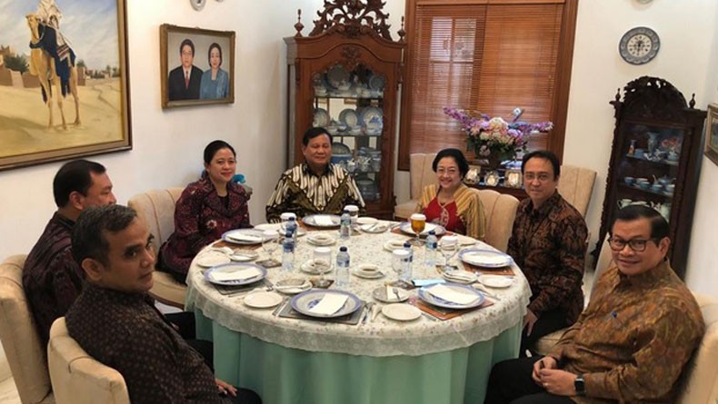 Makan Siang Bersama, Prabowo Duduk Diapit Megawati dan Puan Maharani