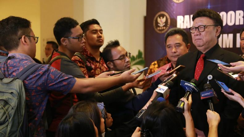 ASN Kemendagri Tak Masuk Hari Pertama Kerja, Tjahjo: Sanksi Pemotongan Tunjangan