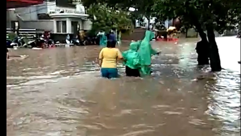 Banjir di Benhil Sepinggang Orang Dewasa, Warga Dievakuasi