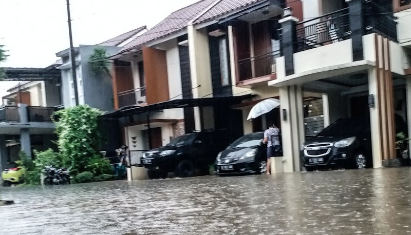 Mobil Terendam Banjir, Ini yang Harus Anda Lakukan Agar Kendaraan Tak Rusak Berat
