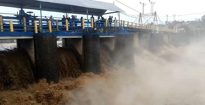 Bendung Katulampa Siaga III usai Diguyur Hujan Deras