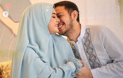 Rifky Balweel Dikaruniai Anak Laki-Laki dengan Bobot 3,4 Kg dan Panjang 50 Cm