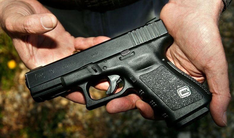 Todongkan Pistol Mainan ke Pemotor di Kebon Jeruk, Remaja Pengemudi Mobil Nyaris Diamuk Warga