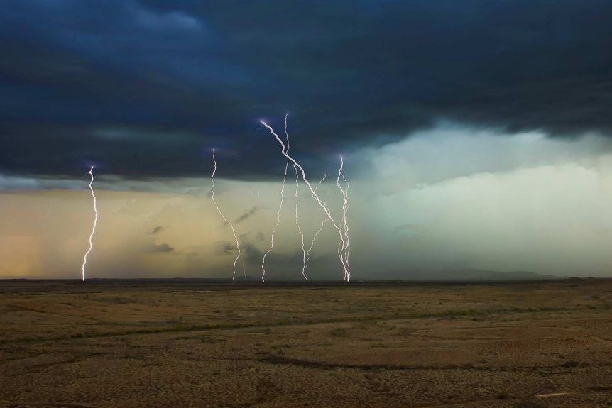 Kebakaran Hutan Masih Mengancam, Australia Kini Bersiap Diterjang Topan Tropis Blake
