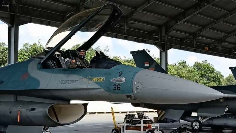 Jet Tempur F-16 TNI AU Lakukan Operasi Pengamanan Wilayah Udara di Riau