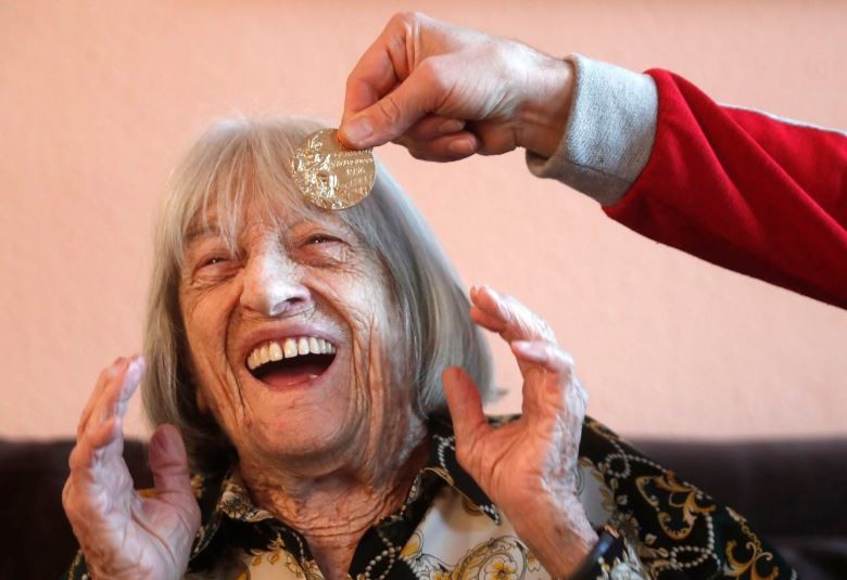 Perempuan Juara Tertua Olimpiade Rayakan Ulang Tahun ke-99