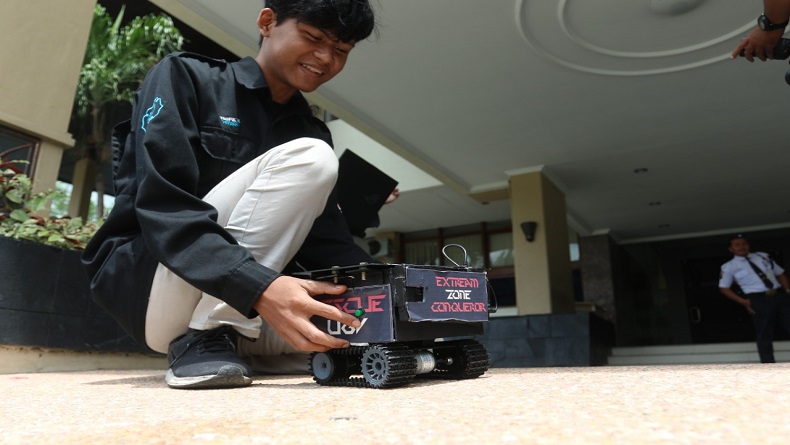 Indonesia Rawan Bencana, Mahasiswa UNS Ciptakan Robot Pencari Korban