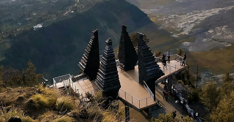 Indahnya Lautan Pasir Bromo dari Puncak Seruni, Spot Terpopuler Wisatawan