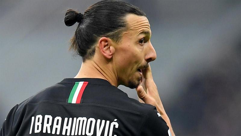 Ikut Perkenalkan Jersey Baru, Ibrahimovic Dikabarkan Bertahan di AC Milan