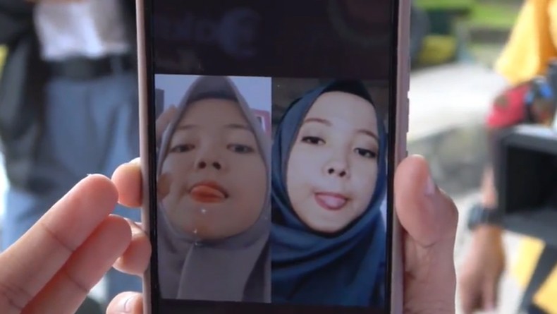 Kisah Haru Gadis Kembar Terpisah 16 Tahun Dipertemukan di Media Sosial