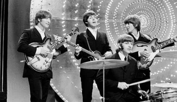 Tulisan Tangan Lirik Lagu 'While My Guitar Gently Weeps' Beatles Dilelang