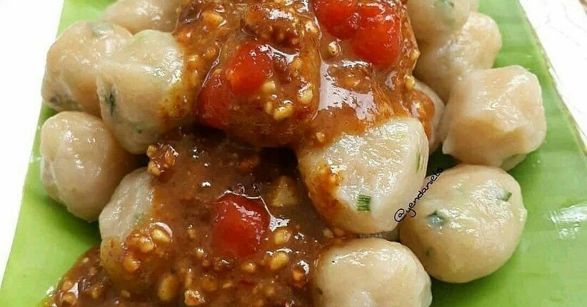Legitnya Cilok Pedas Sambal Kacang, Kuliner Hits dari Bandung