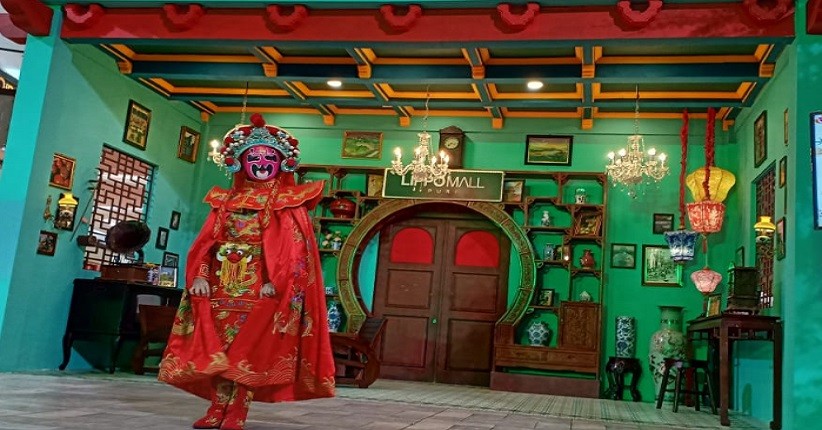 Kemeriahan Tahun Baru Imlek di Mal, Dipenuhi Bunga Mei Hwa & Lampion Unik