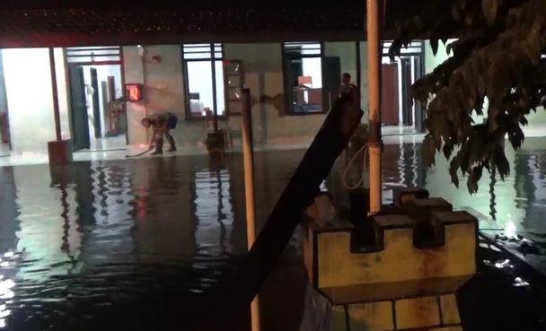 Banjir di Palopo, Asrama TNI Terendam hingga 1 Meter