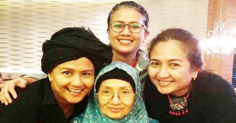Ade Irawan Meninggal Dunia, Melly Goeslaw Tabahkan Hati Dewi