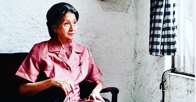 Mayky Wongkar Turun ke Liang Lahat untuk Makamkan Ade Irawan