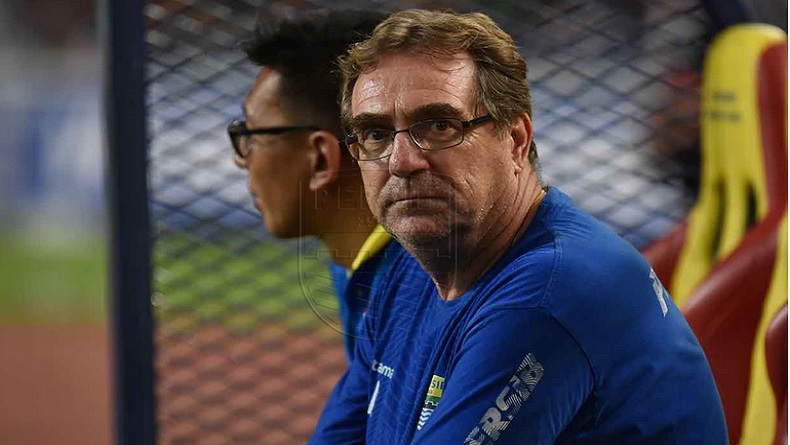 Robert Rene Alberts Bebaskan Para Pemain Pilih Menu Latihan