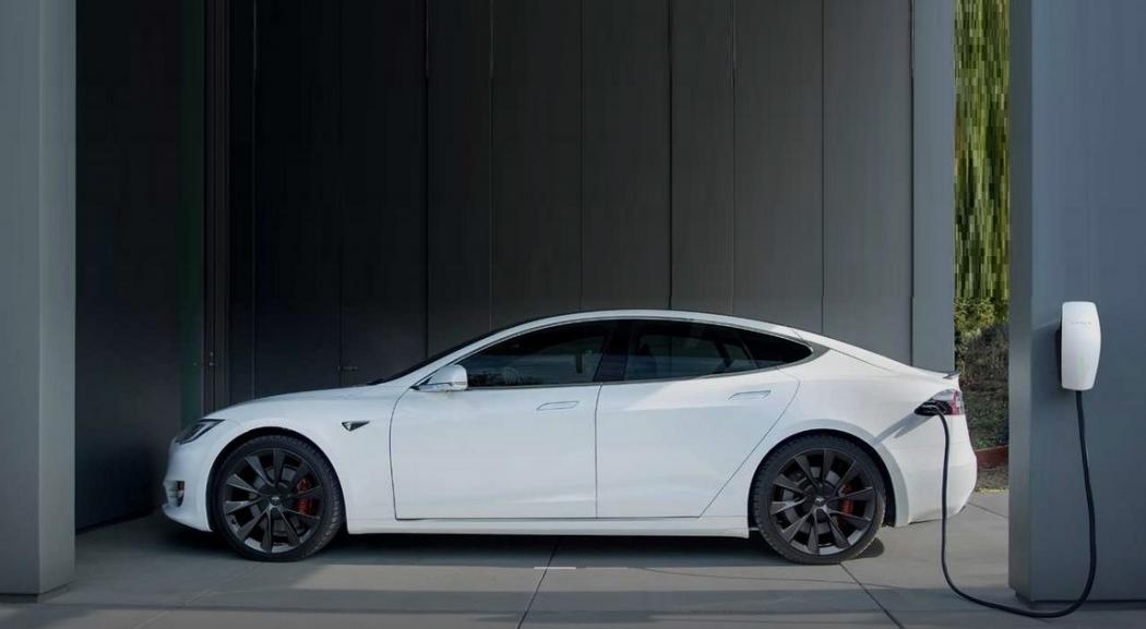 Tesla Jual Perangkat Pengisian Mobil Listrik di Rumah, Bisa Dipantau Lewat Ponsel