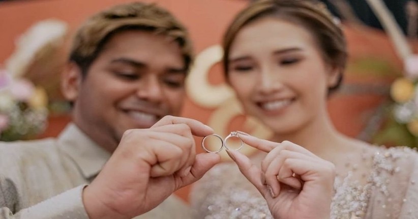 5 Momen Romantis Ahmad Abdul dan Artika Rustam saat Lamaran