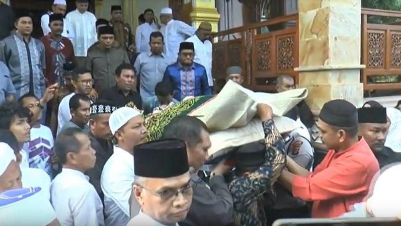 Bupati Bireuen Saifannur Akan Dimakamkan di Halaman Belakang Rumah