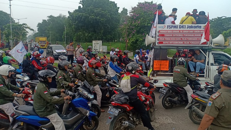6.013 Personel Gabungan Amankan Demo Buruh Tolak Omnibus Law di DPR