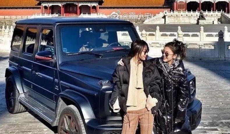 Perempuan Kaya China Diizinkan Masuk Kota Terlarang Pakai Mobil Mewah, Netizen Murka