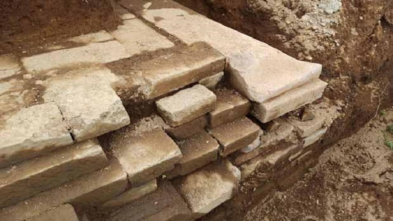 Warga Dieng Temukan Batuan Mirip Candi saat Gali Tanah
