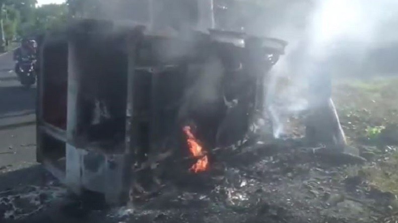 Minibus Tabrak Pohon lalu Terbakar di Pangandaran, Sopir Tewas dan Penumpang Kritis