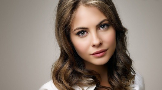 Mengenal E Shape, Tren Kecantikan 2020 yang Bikin Wajah Tirus dan Awet Muda