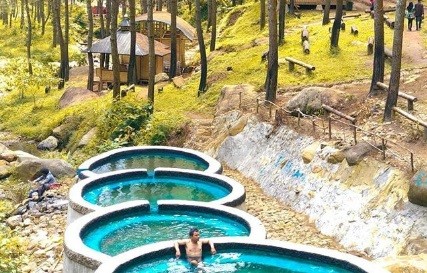 Wisata Kampoeng Ciherang, Terlihat Instagramable Ada Kolam Berundak