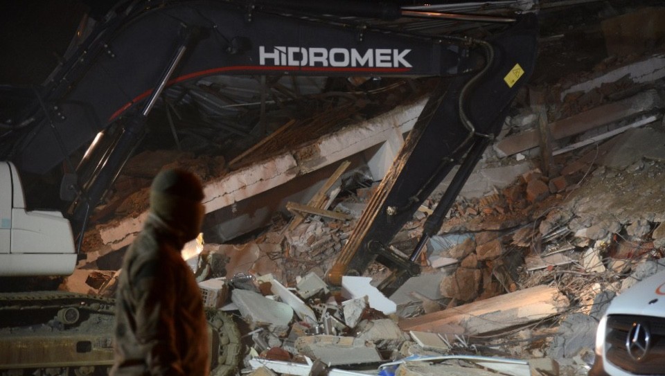 Korban Tewas Gempa Magnitudo 6,8 di Turki Jadi 20 Orang, 30 Lainnya Hilang dan 1.015 Luka