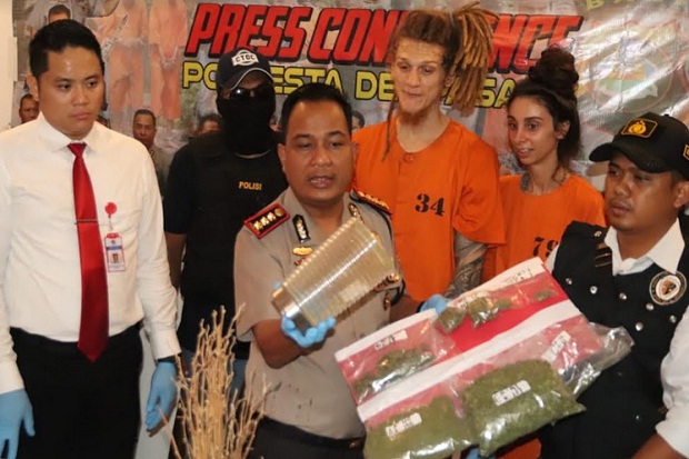 Sepasang Kekasih Asal Rusia Ditangkap karena Tanam Ganja dalam Rumah