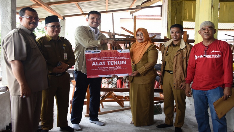 CSR Pertamina Dumai, Cetak Wiraswasta Baru dan Lestarikan Kain Tenun