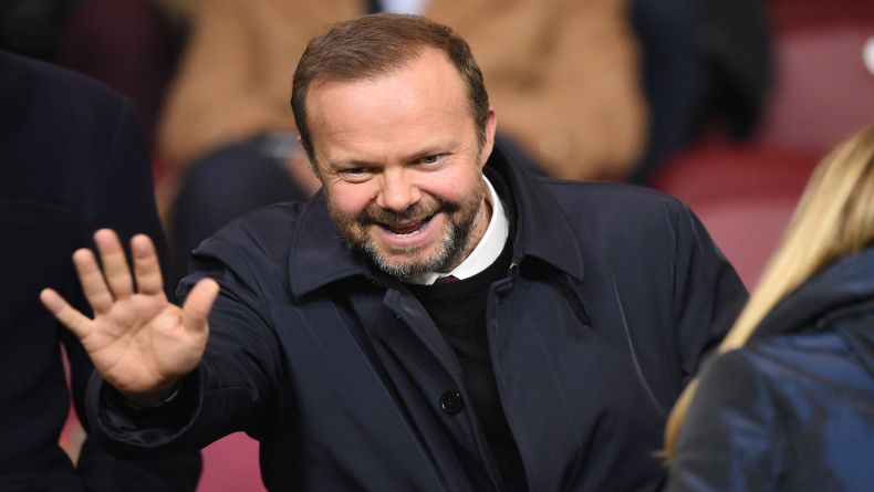 Murka, Fans MU Lempari Rumah Ed Woodward Pakai Suar