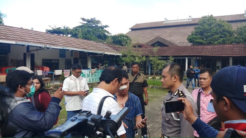 Wartawan Dikeroyok Pria Diduga Calo SIM di Daan Mogot