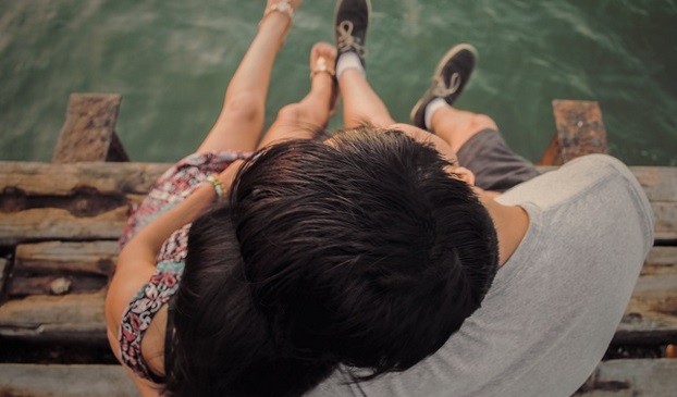 6 Cara Menghadapi Pasangan Over Protektif