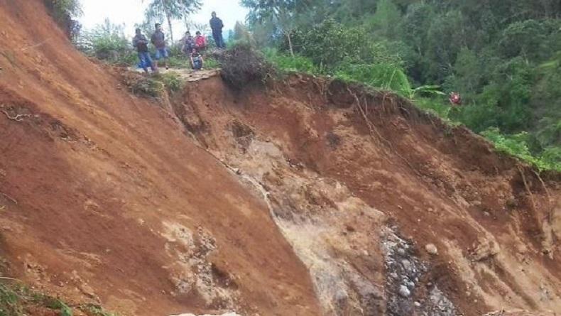 Longsor di Tana Toraja akibat Hujan Deras, Akses Jalan Utama Warga Terputus