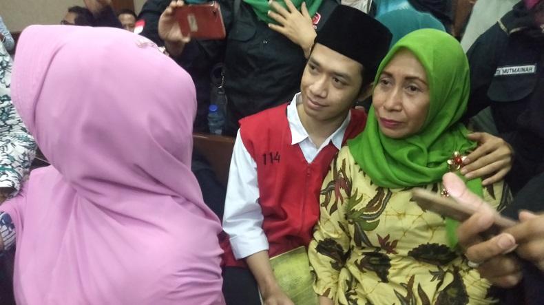 Divonis 4 Bulan Penjara, Ibu Luthfi: Anak Saya Tidak Salah