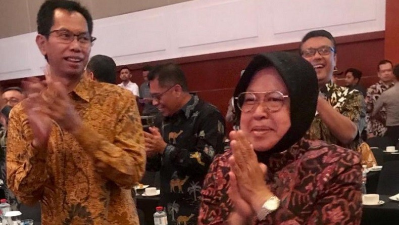 Larang Warga Bersalaman untuk Cegah Korona, Wali Kota Risma: Tidak Perlu Marah