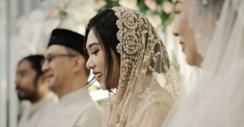 5 Artis yang Menikah dengan Teman Sekolahnya, Nomor 4 Diisukan Tengah Diselingkuhi Sang Suami