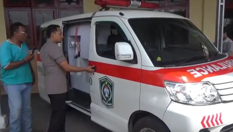 Ambulans Diduga Dipakai Edarkan Sabu di Sampang, Sopir Kabur usai Tabrak Polisi