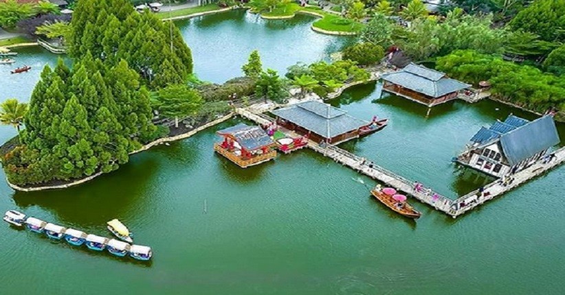 Floating Market Lembang, Wisata Pasar Terapung dengan Pemandangan Danau di Tengah Pegunungan