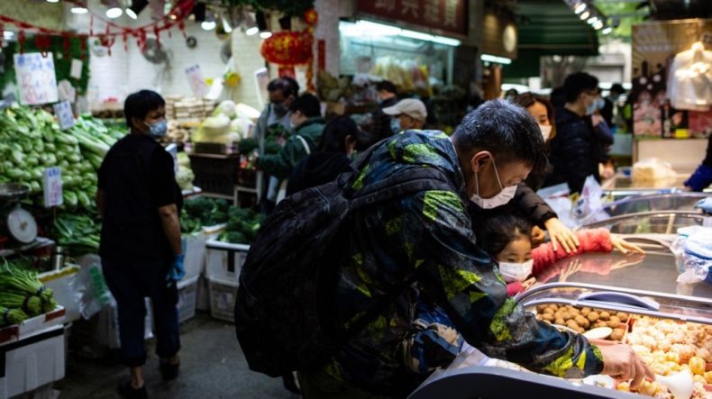 Warga Hong Kong Dilanda Kepanikan Virus Korona, Borong Makanan di Supermarket