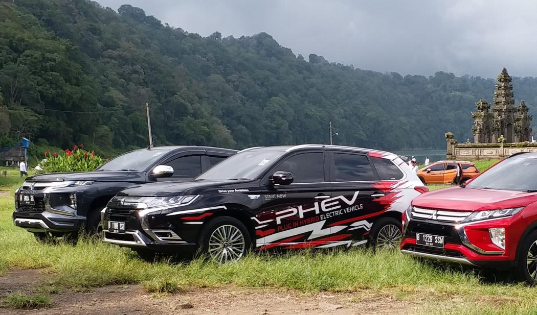 Pemesanan Outlander PHEV Tembus 53 Unit, 21 Unit Telah Dikirim ke Konsumen