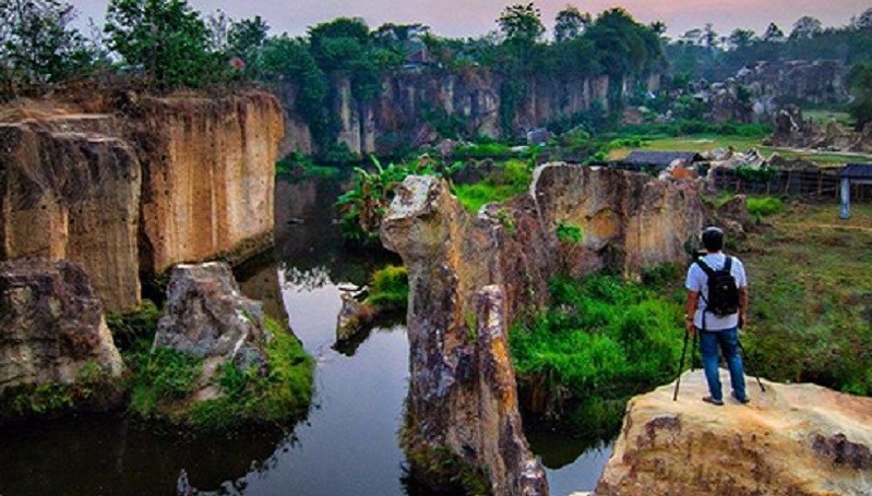 Selain Danau Cisoka, Tangerang Juga Punya Tempat Wisata Kandang Godzilla