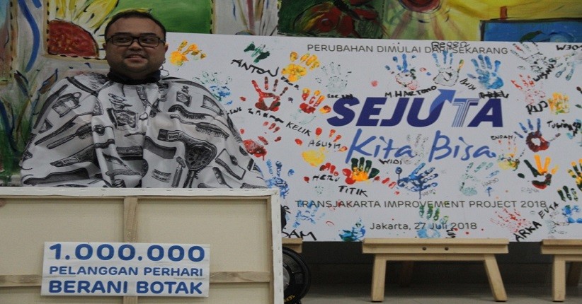 Tembus 1 Juta Pelanggan Per Hari, Direksi Transjakarta Gunduli Kepala Bersama