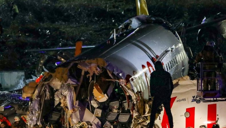 Pesawat Angkut 183 Orang Tergelincir dan Terpotong 3 di Turki, Tidak Ada Korban WNI