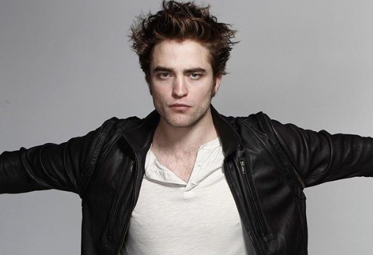 Robert Pattinson Didapuk Jadi Pria Tertampan di Dunia karena Punya Bentuk Wajah Klasik