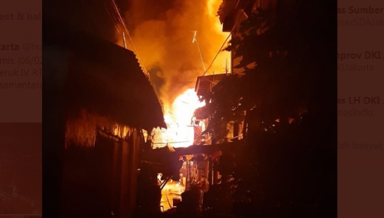 Kebakaran di Jalan Kebon Jeruk, Puluhan Rumah Semi Permanen Hangus